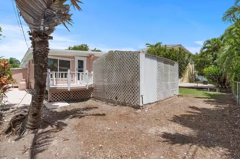 Exterior - 412 3rd St, Key Largo, FL 33037 photo 8 of 13