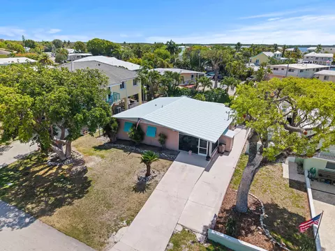 View/Area - 412 3rd St, Key Largo, FL 33037 photo 4 of 8