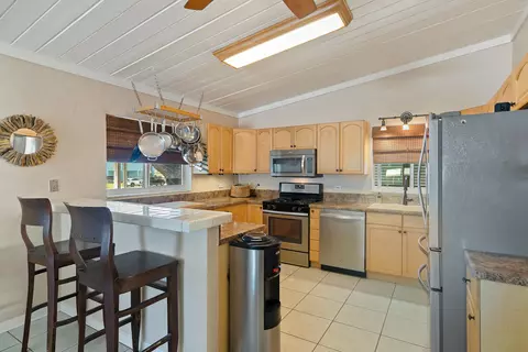 Kitchen - 412 3rd St, Key Largo, FL 33037 photo 2 of 3