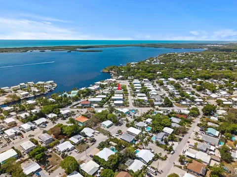View/Area - 412 3rd St, Key Largo, FL 33037 photo 8 of 8
