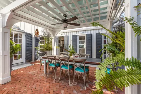 Exterior - 418 William St, Key West, FL 33040 photo 2 of 11