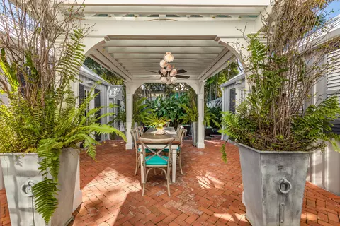 Exterior - 418 William St, Key West, FL 33040 photo 5 of 11