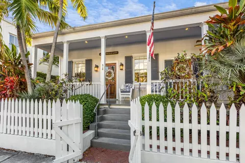 Exterior - 418 William St, Key West, FL 33040 photo 3 of 11