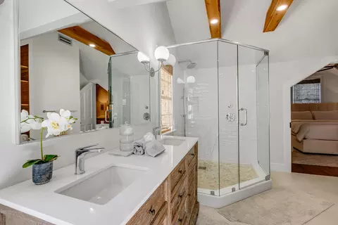 Bath - 418 William St, Key West, FL 33040 photo 3 of 4