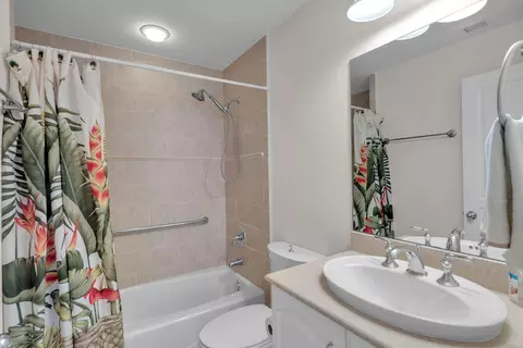 Bath - 570 9th St #KEY colony, Key Colony Beach, FL 33051 photo 1 of 4