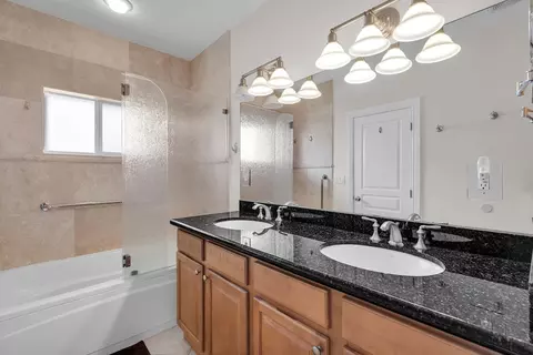 Bath - 570 9th St #KEY colony, Key Colony Beach, FL 33051 photo 3 of 4