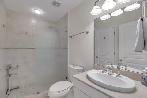 Bath - 570 9th St #KEY colony, Key Colony Beach, FL 33051 photo 2 of 4
