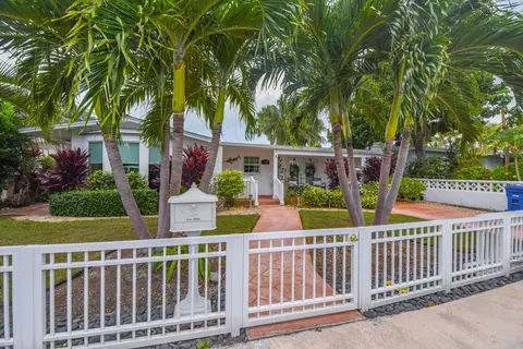 12 Bamboo Ter, Key West, FL 33040