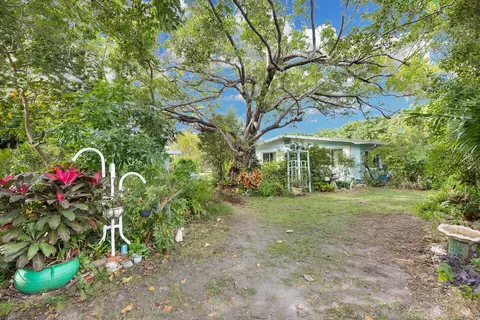 Exterior - 535 80th Street Ocean St, Marathon, FL 33050 photo 7 of 15