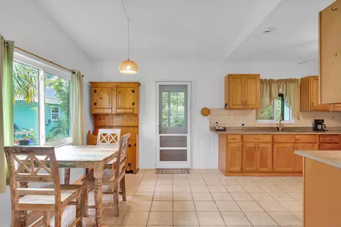 Dining - 535 80th Street Ocean St, Marathon, FL 33050 photo 1 of 2