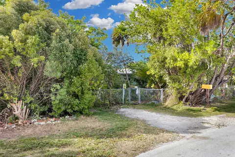 Exterior - 535 80th Street Ocean St, Marathon, FL 33050 photo 14 of 15