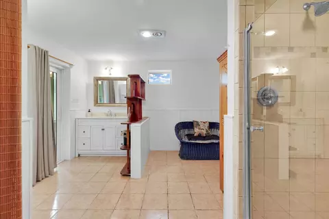 Bath - 535 80th Street Ocean St, Marathon, FL 33050 photo 2 of 5