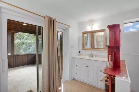 Bath - 535 80th Street Ocean St, Marathon, FL 33050 photo 3 of 5