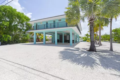 887 Bay Dr, Summerland Key, FL 33042