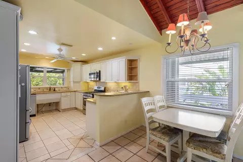 Kitchen - 3672 Fox St, Big Pine Key, FL 33043 photo 1 of 4