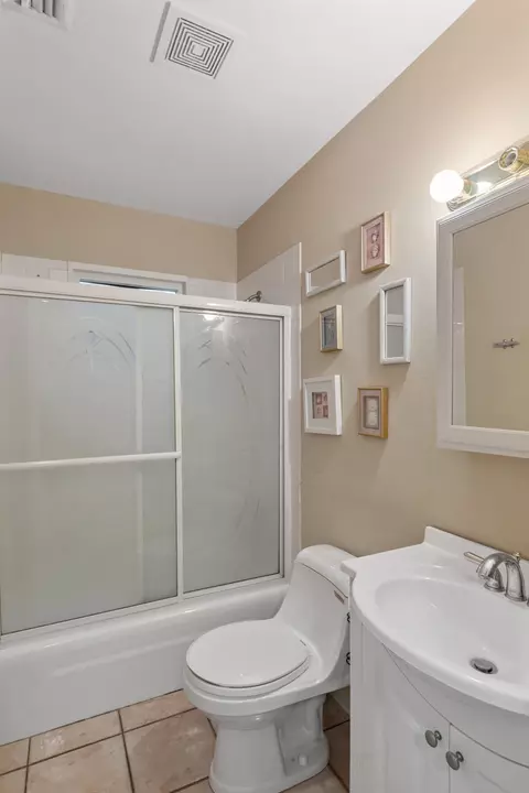Bath - 3672 Fox St, Big Pine Key, FL 33043 photo 3 of 3