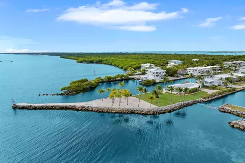 76 Ocean Dr, Key Largo, FL 33037