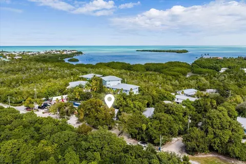 View/Area - 22 Stirrup Key Rd, Marathon, FL 33050 photo 4 of 6