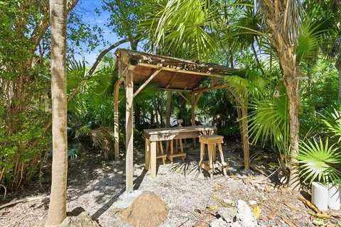 Exterior - 22 Stirrup Key Rd, Marathon, FL 33050 photo 2 of 18