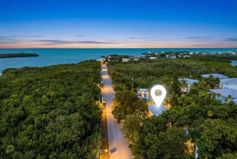 View/Area - 22 Stirrup Key Rd, Marathon, FL 33050 photo 5 of 6