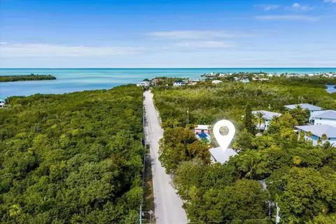 View/Area - 22 Stirrup Key Rd, Marathon, FL 33050 photo 2 of 6