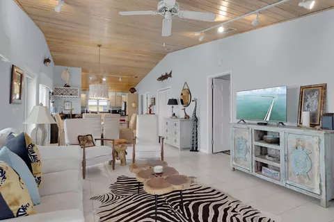 Living - 651 9th St #KEY colony, Key Colony Beach, FL 33051 photo 3 of 5