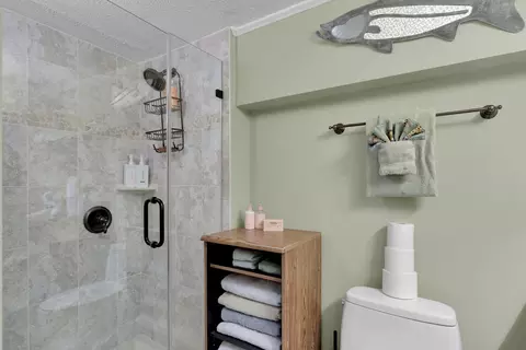 Bath - 651 9th St #KEY colony, Key Colony Beach, FL 33051 photo 4 of 4
