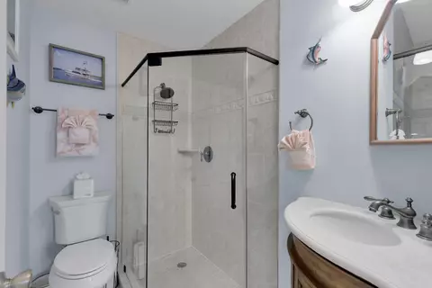 Bath - 651 9th St #KEY colony, Key Colony Beach, FL 33051 photo 2 of 4