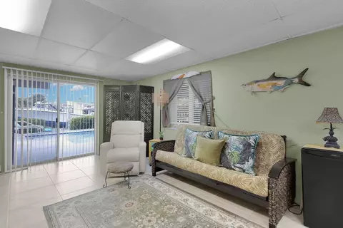 Living - 651 9th St #KEY colony, Key Colony Beach, FL 33051 photo 5 of 5