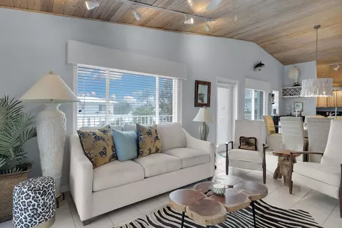 Living - 651 9th St #KEY colony, Key Colony Beach, FL 33051 photo 4 of 5
