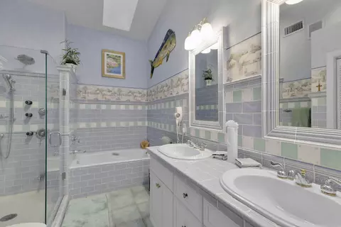 Bath - 651 9th St #KEY colony, Key Colony Beach, FL 33051 photo 1 of 4