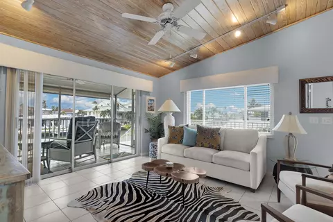 Living - 651 9th St #KEY colony, Key Colony Beach, FL 33051 photo 2 of 5