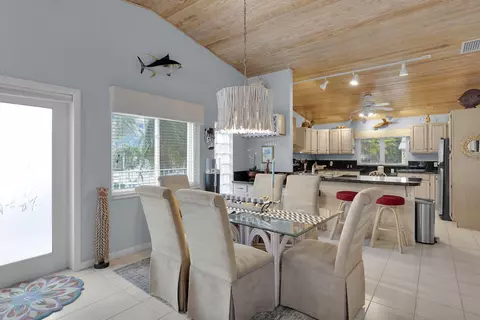 Dining - 651 9th St #KEY colony, Key Colony Beach, FL 33051 photo 1 of 2
