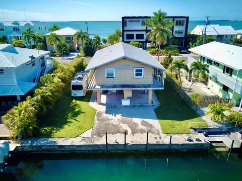 219 E Caribbean Dr, Summerland Key, FL 33042