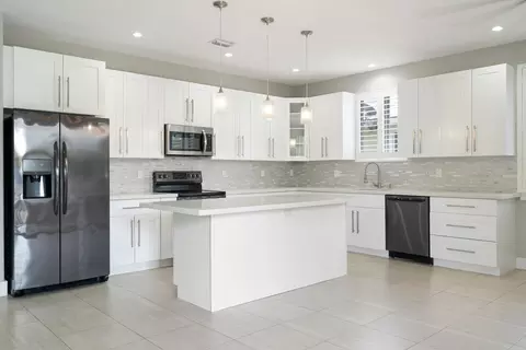 Kitchen - 582 Boyd Dr, Key Largo, FL 33037 photo 1 of 3