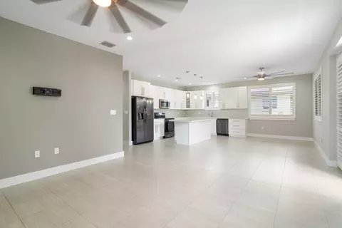 Living - 582 Boyd Dr, Key Largo, FL 33037 photo 2 of 4