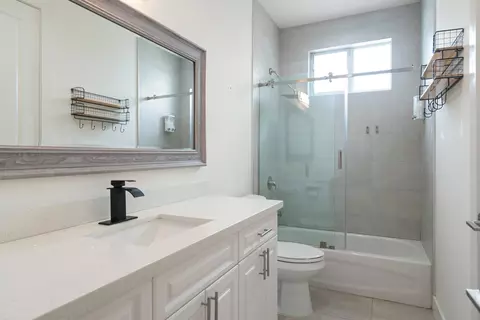 Bath - 582 Boyd Dr, Key Largo, FL 33037 photo 1 of 3