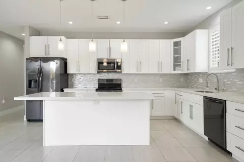 Kitchen - 582 Boyd Dr, Key Largo, FL 33037 photo 2 of 3