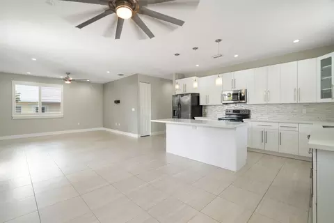 Living - 582 Boyd Dr, Key Largo, FL 33037 photo 3 of 4