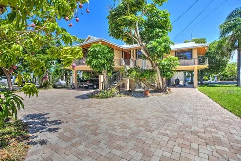 22865 Redfish Ln, Summerland Key, FL 33042