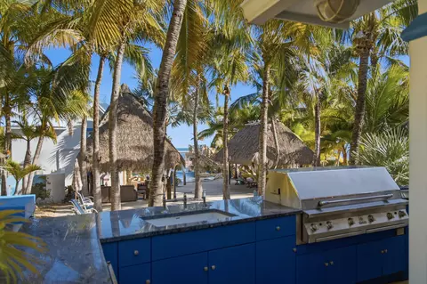 Kitchen - 101 Oleander Cir, Key Largo, FL 33037 photo 10 of 16
