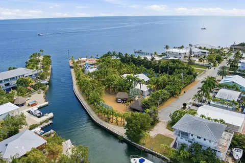 View/Area - 101 Oleander Cir, Key Largo, FL 33037 photo 4 of 13