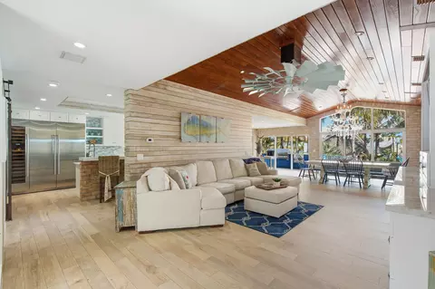 Living - 101 Oleander Cir, Key Largo, FL 33037 photo 2 of 5