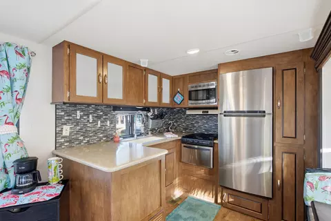 Kitchen - 101 Oleander Cir, Key Largo, FL 33037 photo 16 of 16