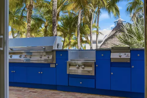 Kitchen - 101 Oleander Cir, Key Largo, FL 33037 photo 8 of 16