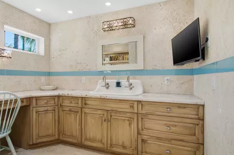 Bath - 101 Oleander Cir, Key Largo, FL 33037 photo 5 of 14