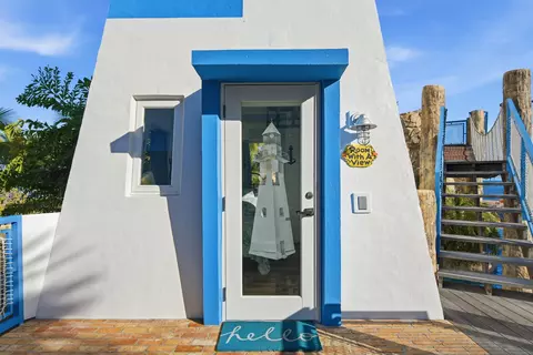 Entry Way - 101 Oleander Cir, Key Largo, FL 33037 photo 2 of 2