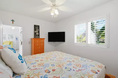 Bedroom - 101 Oleander Cir, Key Largo, FL 33037 photo 5 of 13