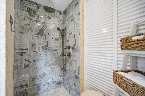Bath - 101 Oleander Cir, Key Largo, FL 33037 photo 9 of 14