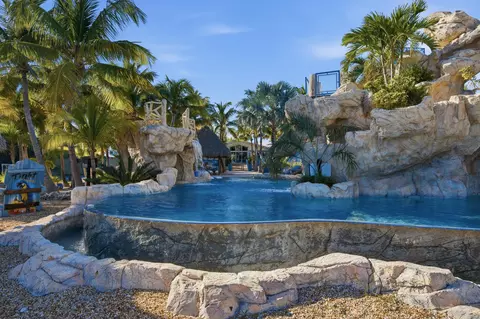 Exterior - 101 Oleander Cir, Key Largo, FL 33037 photo 24 of 31